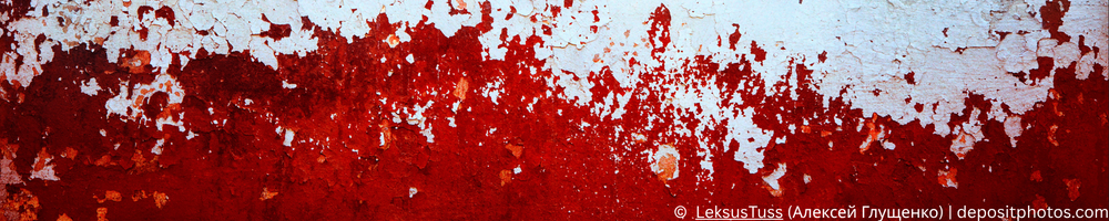 Rote Farbspritzer auf weißer Wand